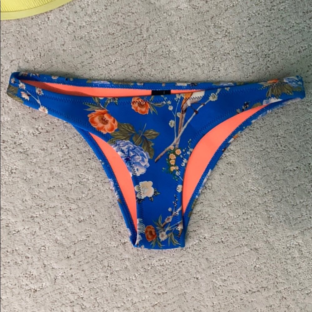 TRIANGL Bikini Bottom Size Medium